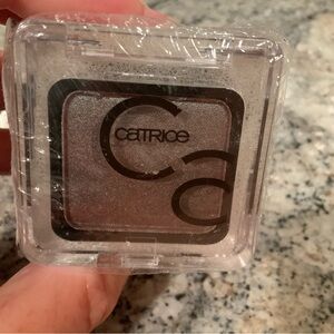 Catrice Single Eyeshadow in Shimmering Brown 3 ct pkg